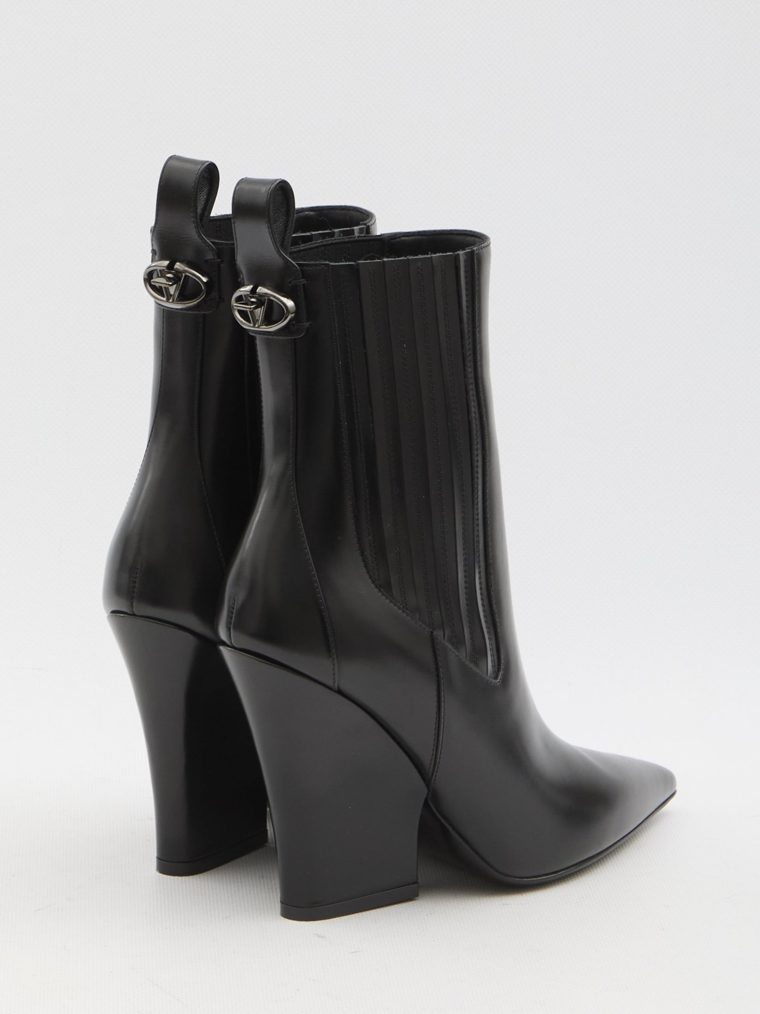 VALENTINO GARAVANI 38½ vlogo lockette booties