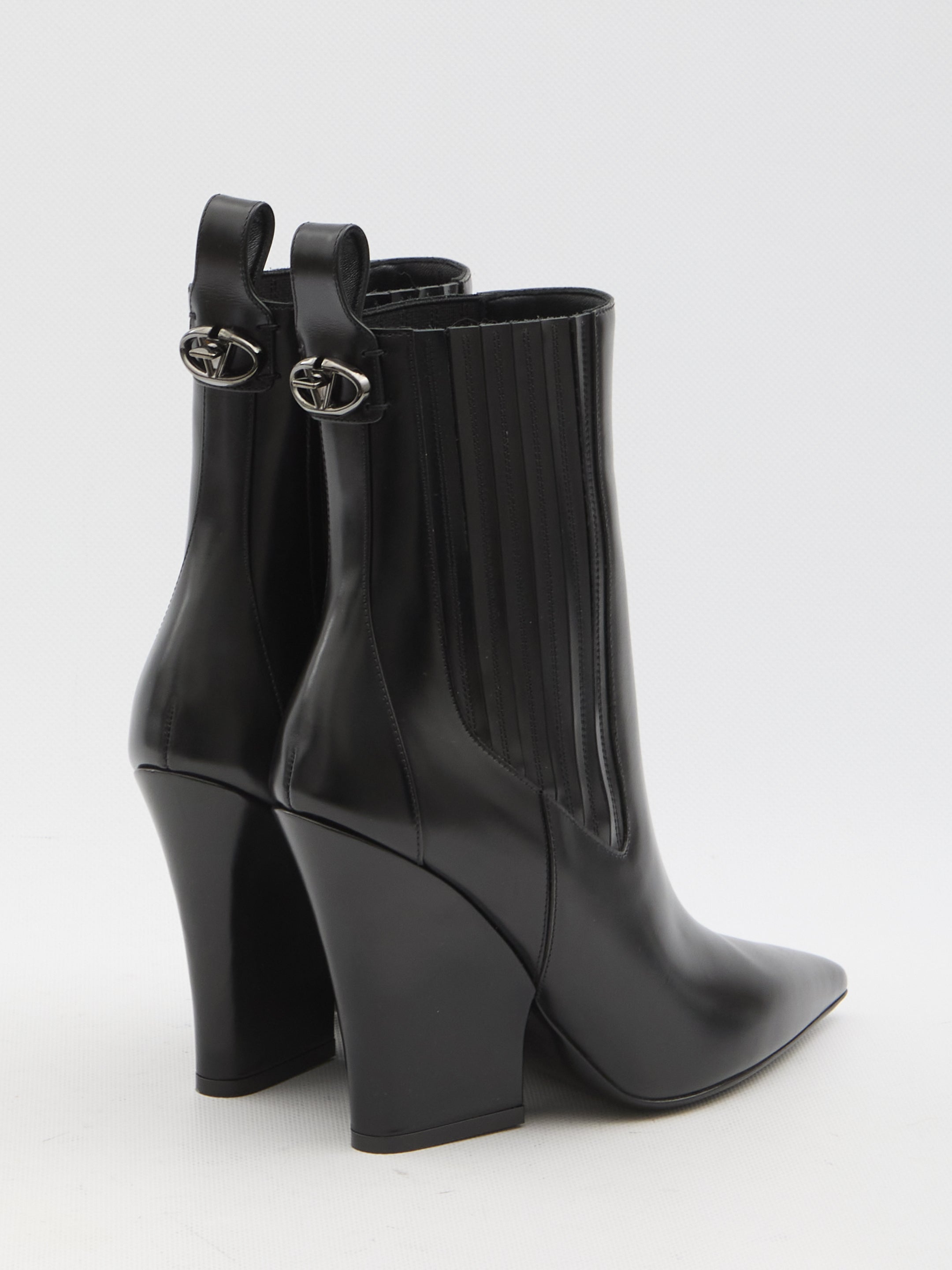 VALENTINO GARAVANI 38½ vlogo lockette booties