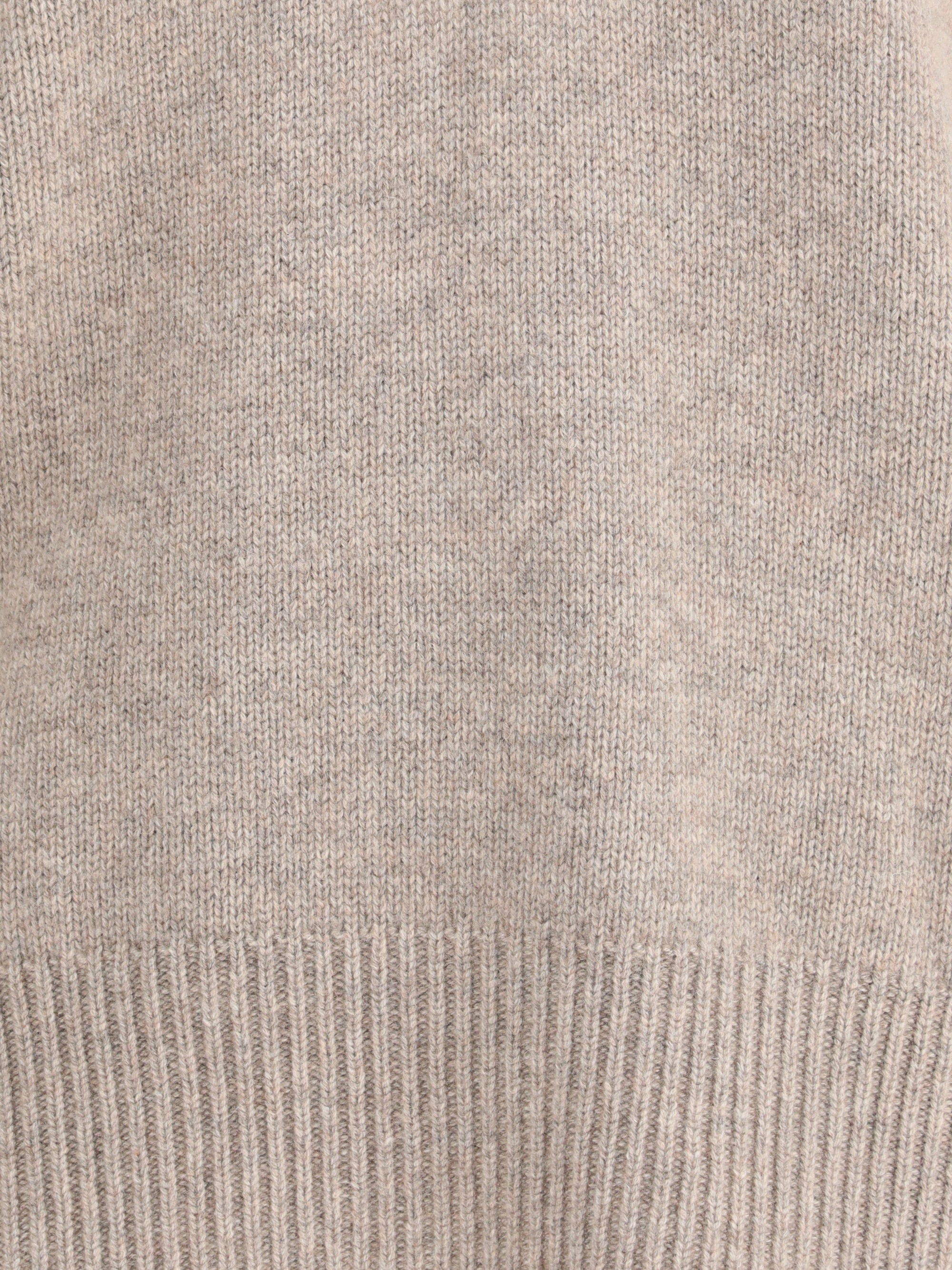 MADELEINE THOMPSON M  v-neck jumper in wool and cashmere