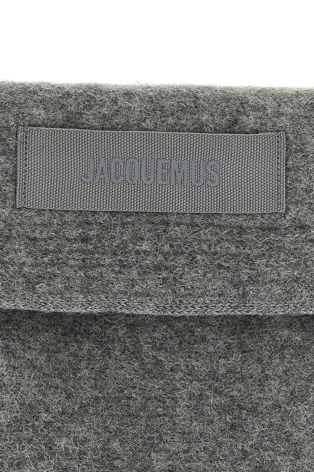 JACQUEMUS OS the jacquemus le chal gros-grain bandana redefines the proportions of the wint