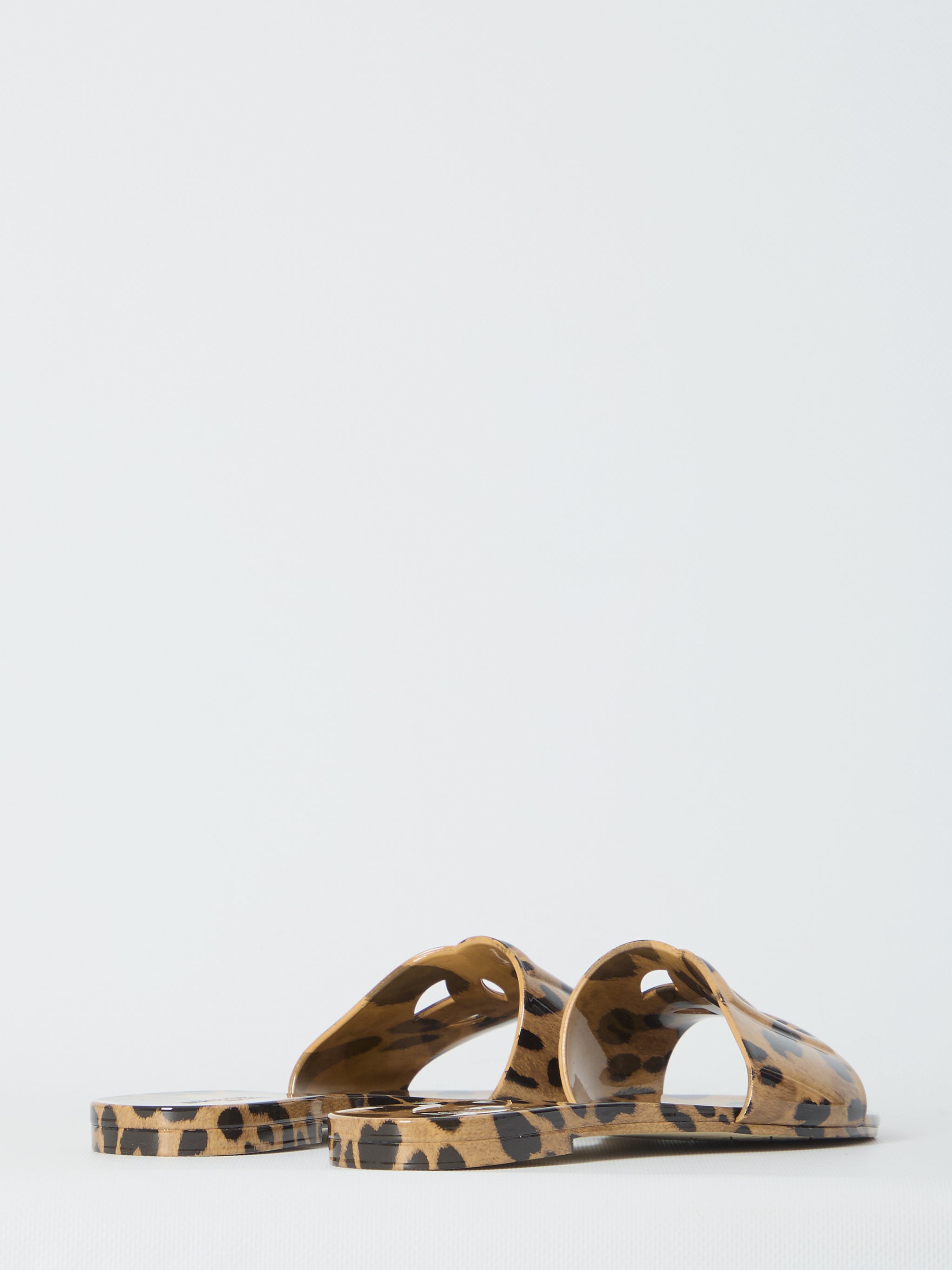 leo beachwear slides