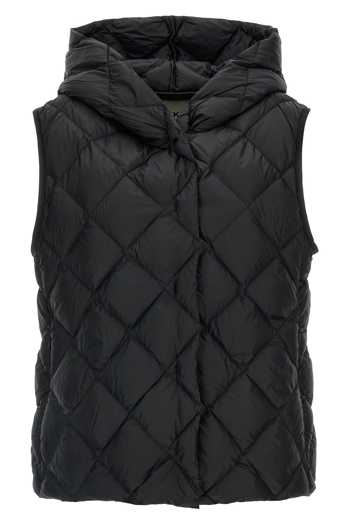 the weekend max mara giochi vest defines a new concept of outerwear through ca