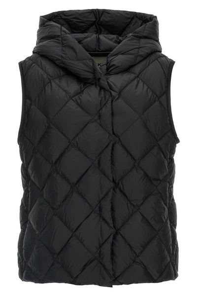 the weekend max mara giochi vest defines a new concept of outerwear through ca