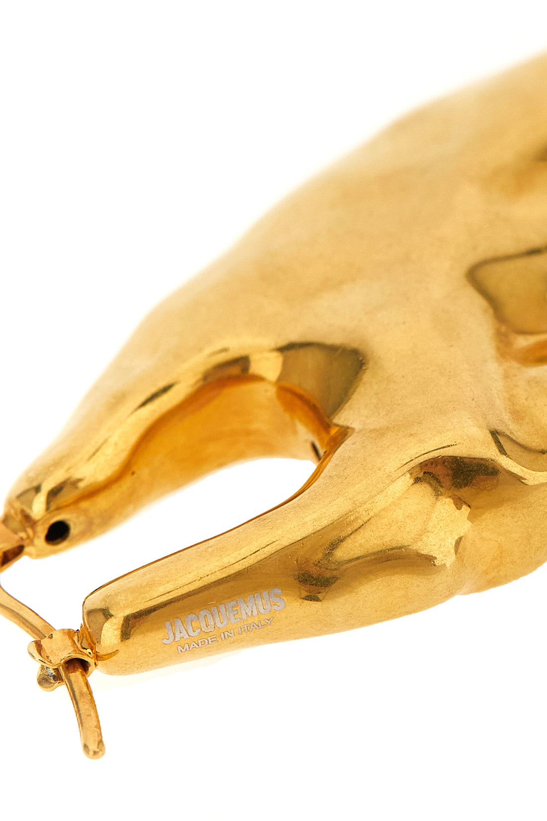 JACQUEMUS OS the jacquemus les boucles homard earrings feature a sculptural structure in th