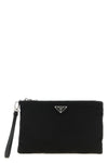 pochette in re-nylon con applicazione logo triangolo in metallo smaltato frontal