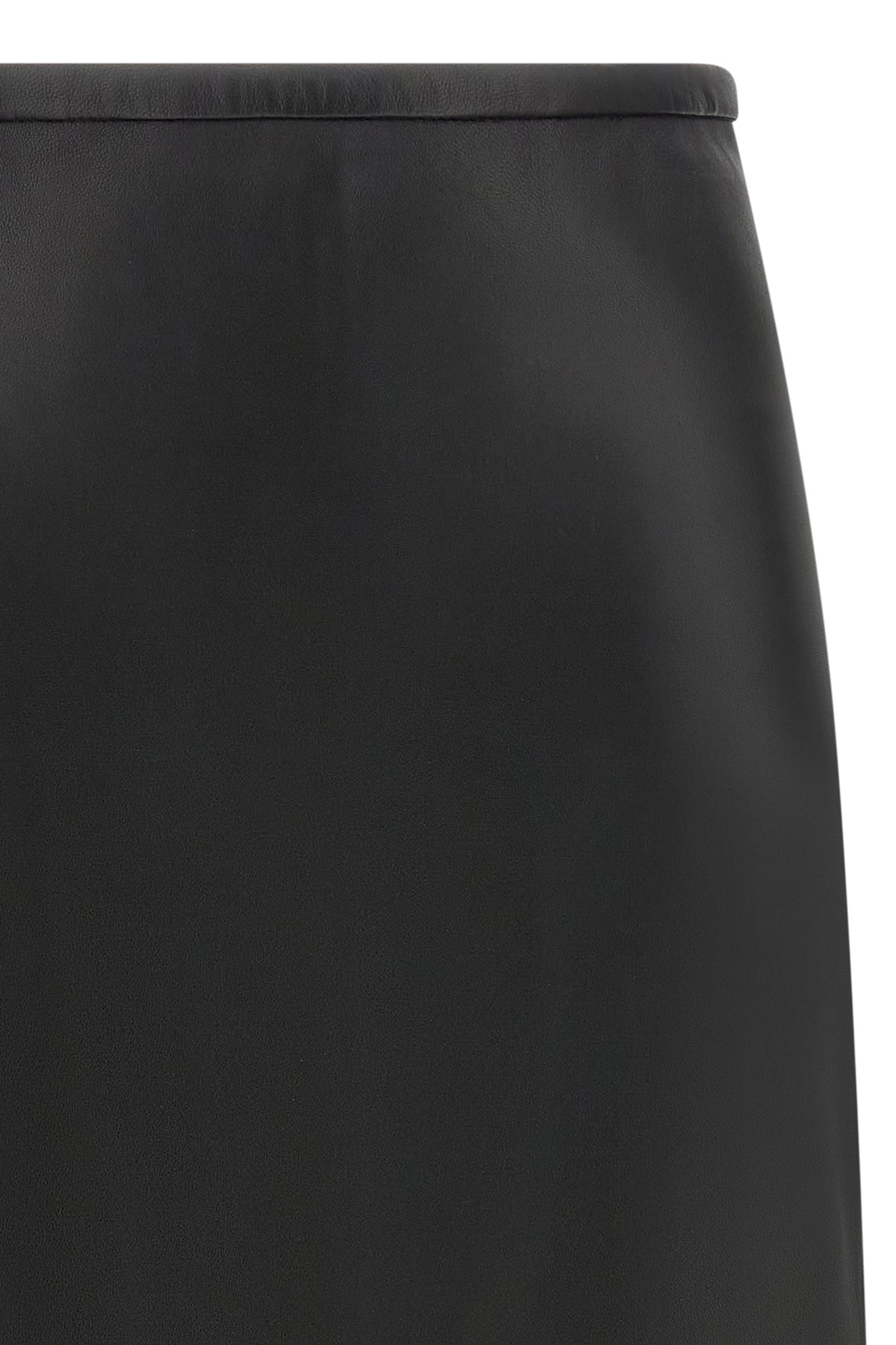 the co pencil skirt in soft lambskin exemplifies a rigorous sartorial constructi