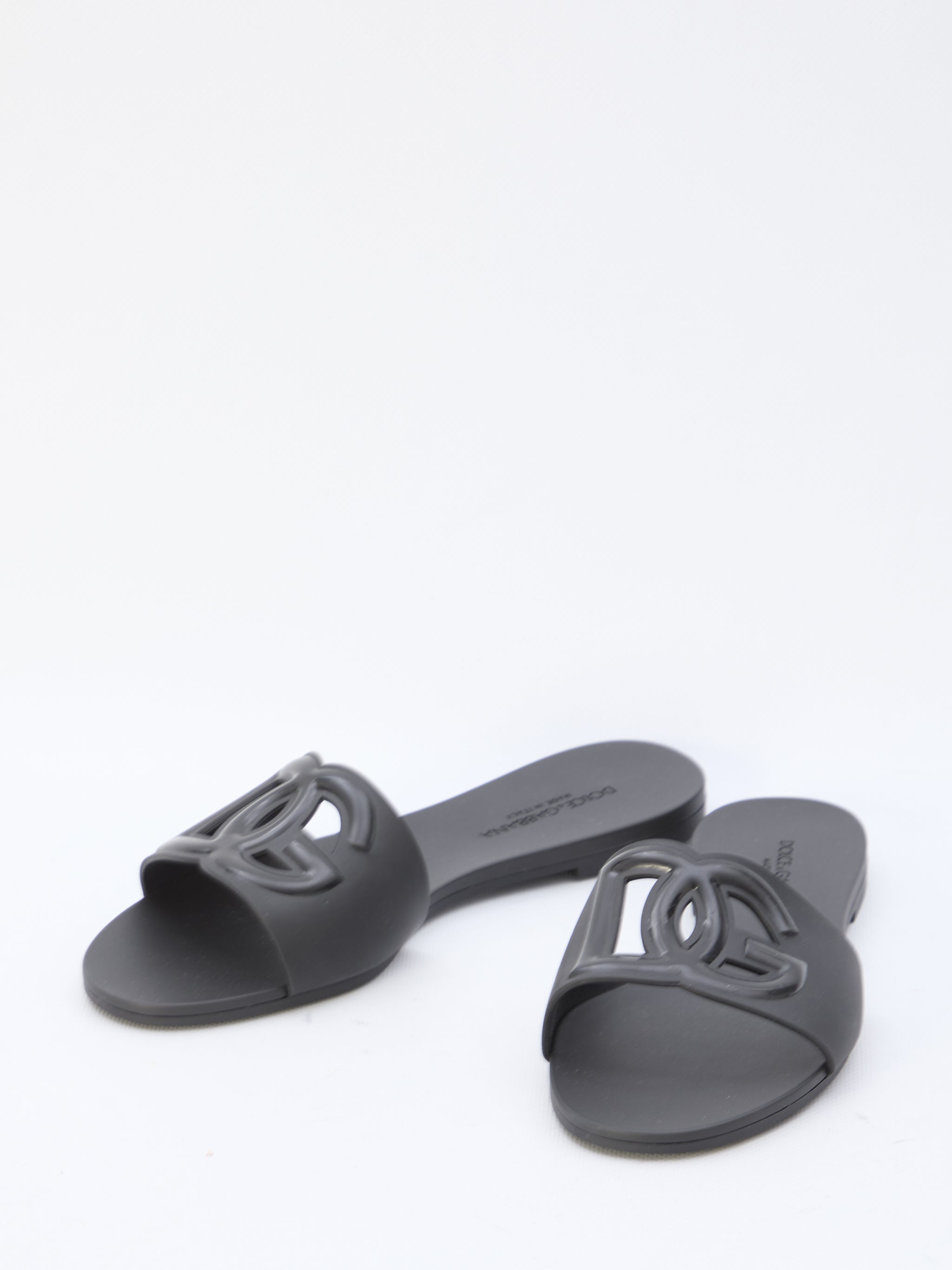 rubber beachwear slides