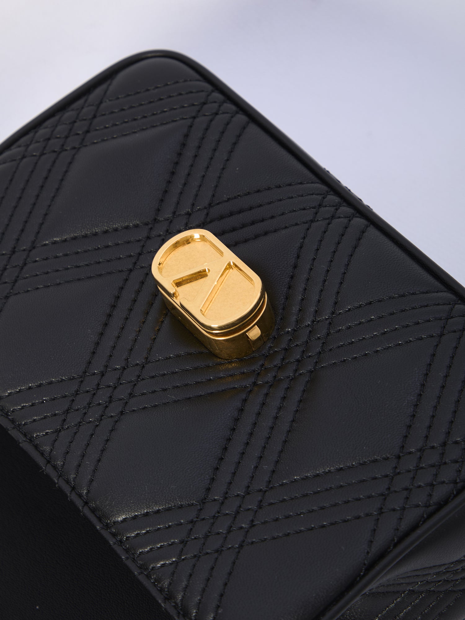 VALENTINO GARAVANI OS small quiltie 67 bag