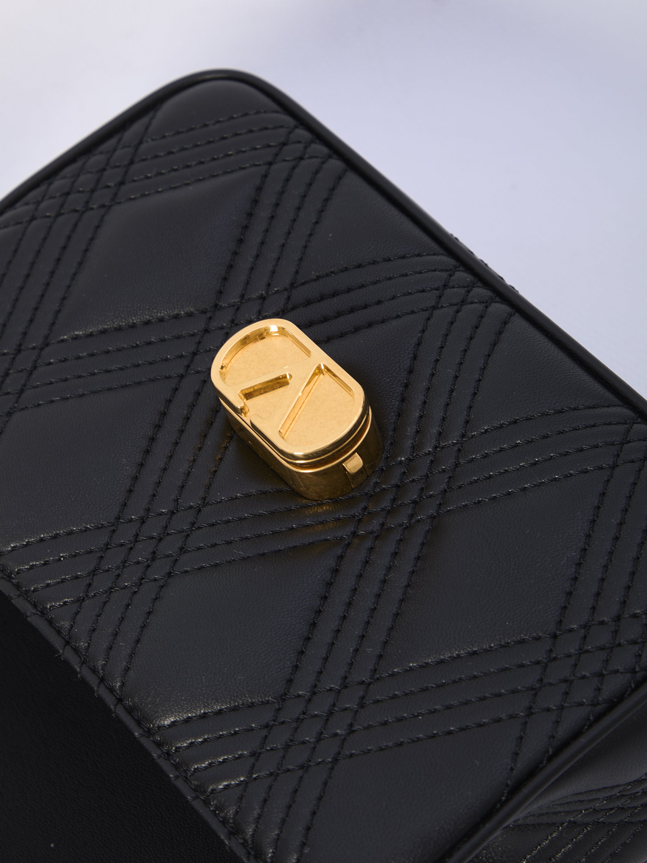 VALENTINO GARAVANI OS small quiltie 67 bag