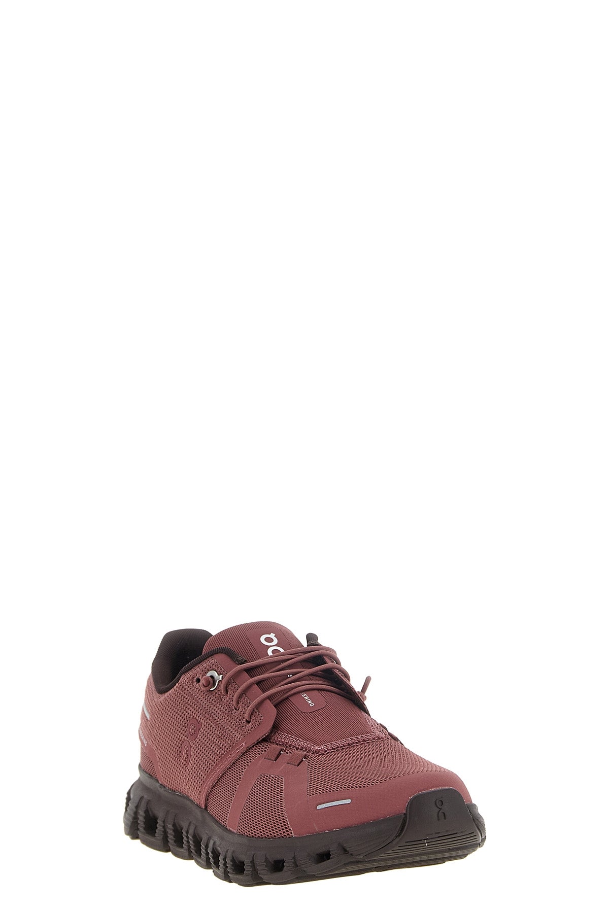 the on cloud 6 sneaker sets new standards of performance through a breathable