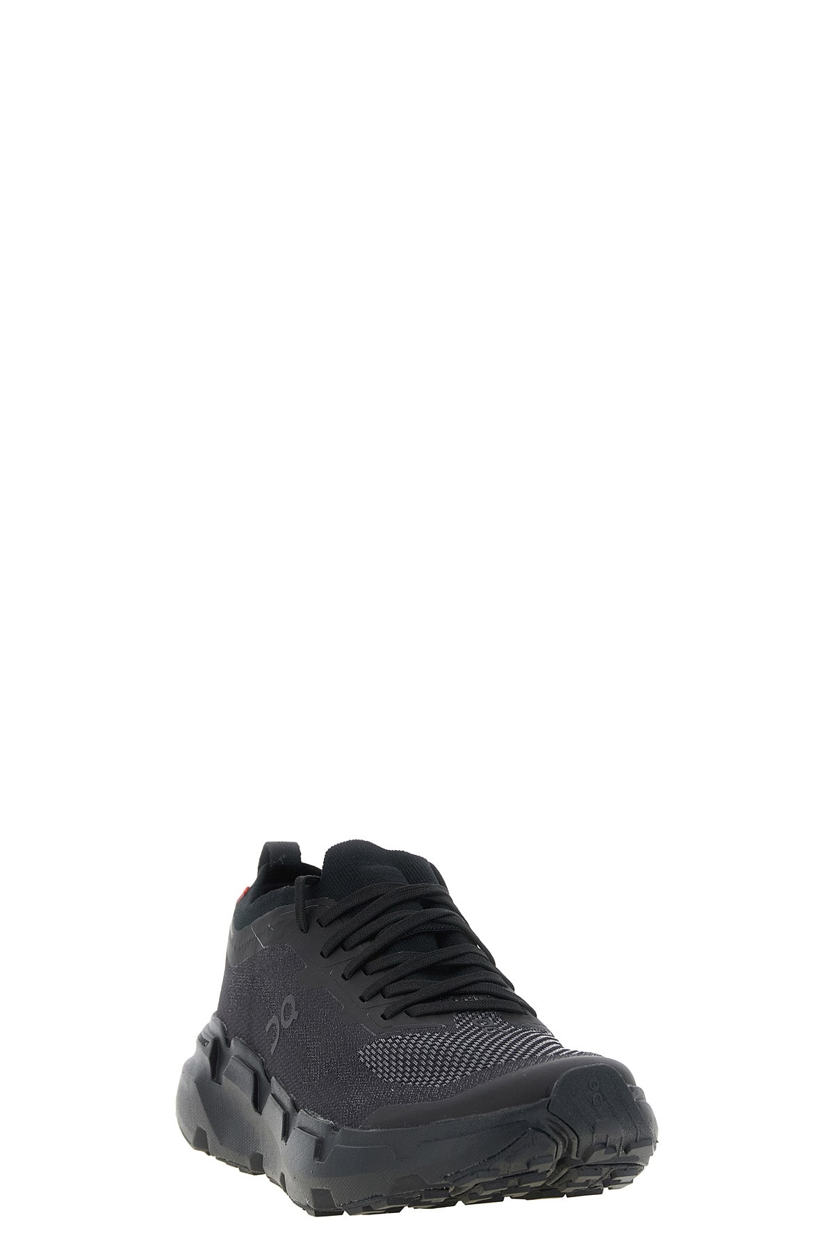 the on cloudsoma sneakers redefine the concept of technical footwear through a