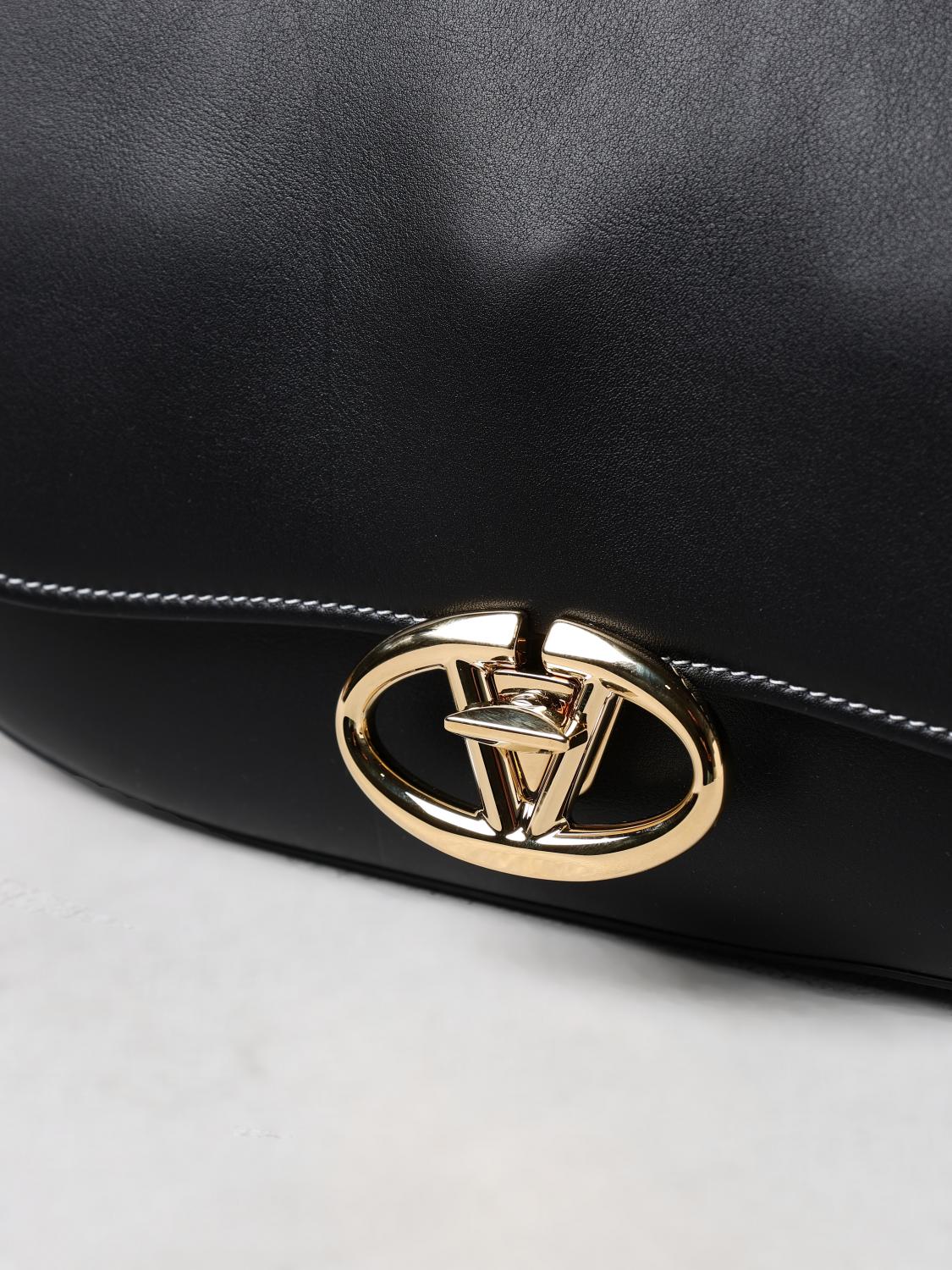 woman's shoulder bag