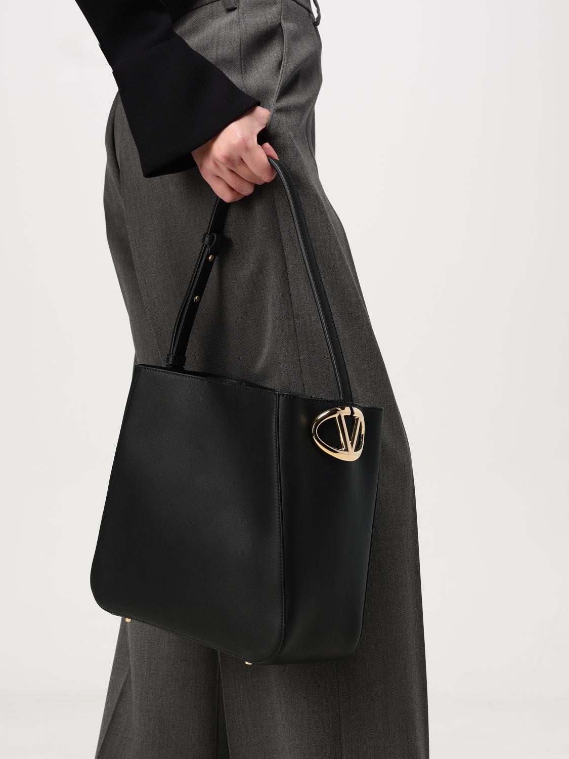 woman's shoulder bag