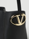 woman's shoulder bag