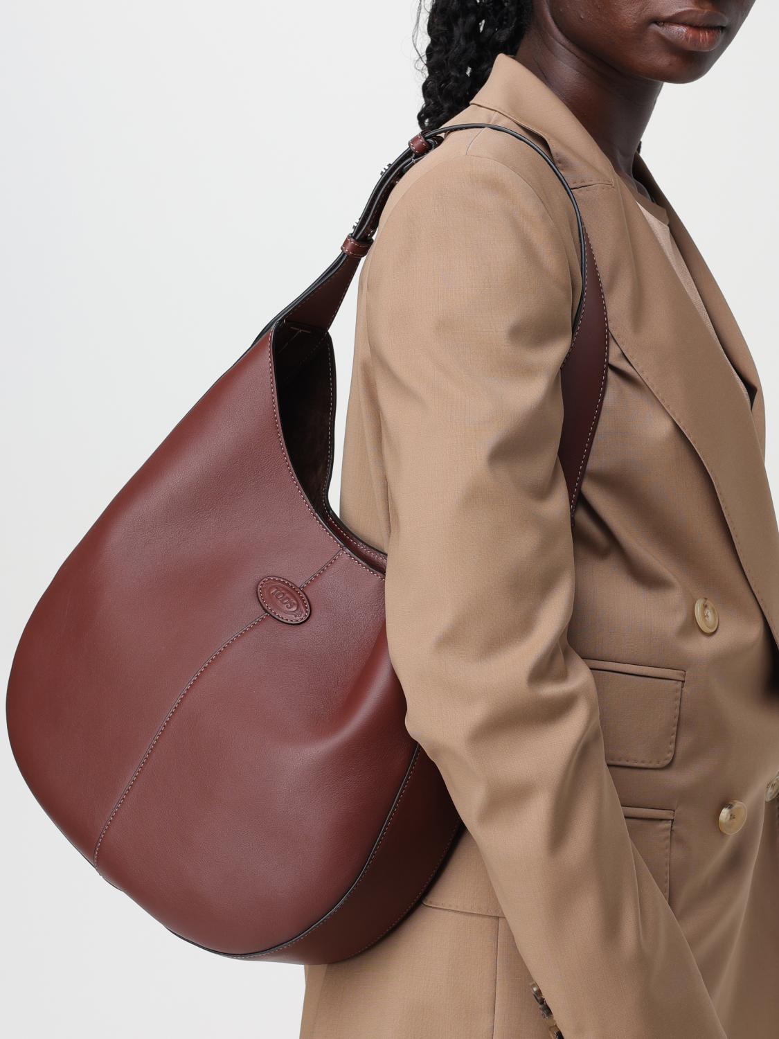 woman's shoulder bag