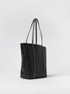 woman's shoulder bag