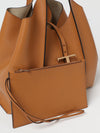 woman's shoulder bag