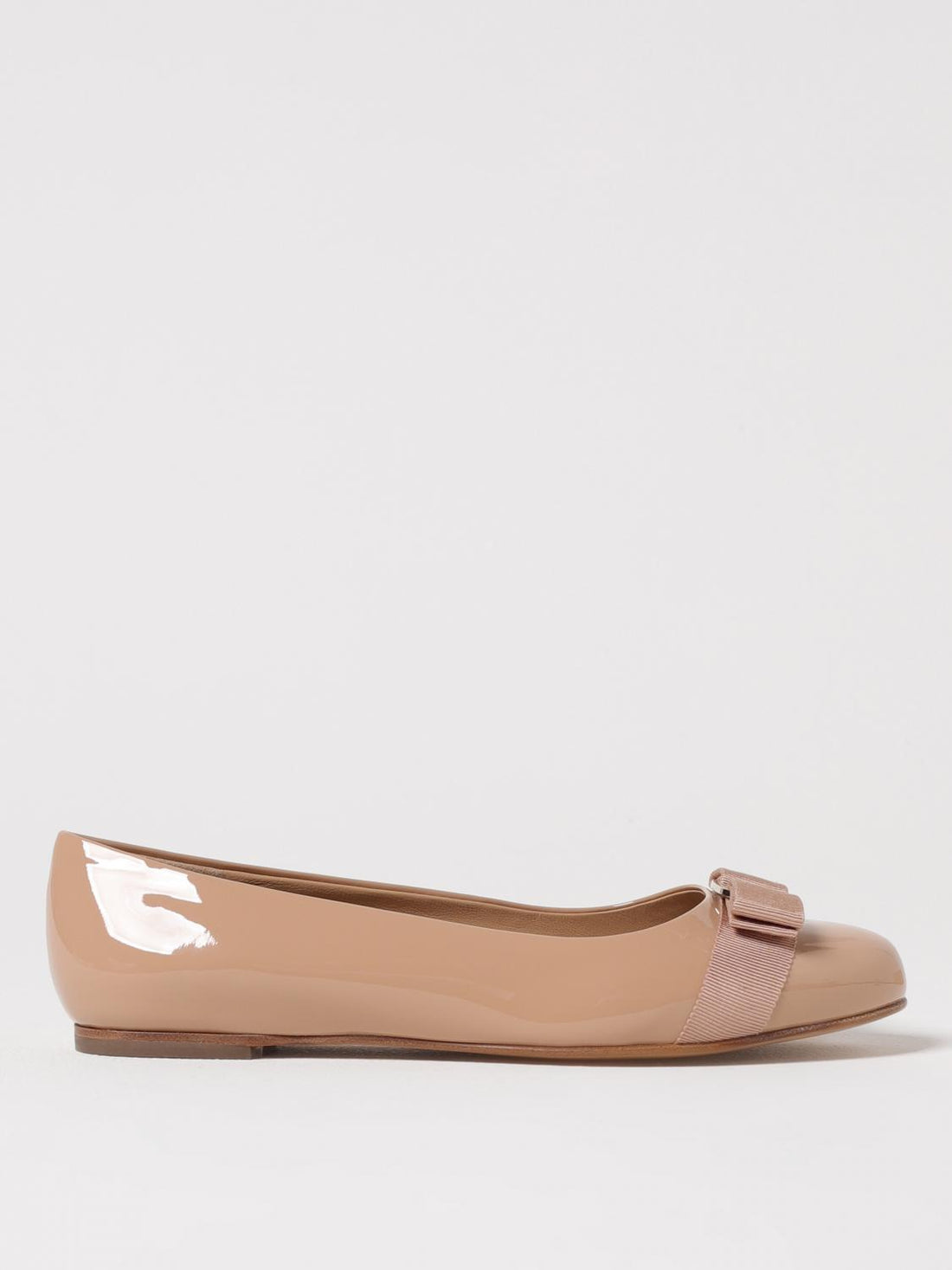 ferragamo-woman-s-ballet-flats-01a181-753657-powder