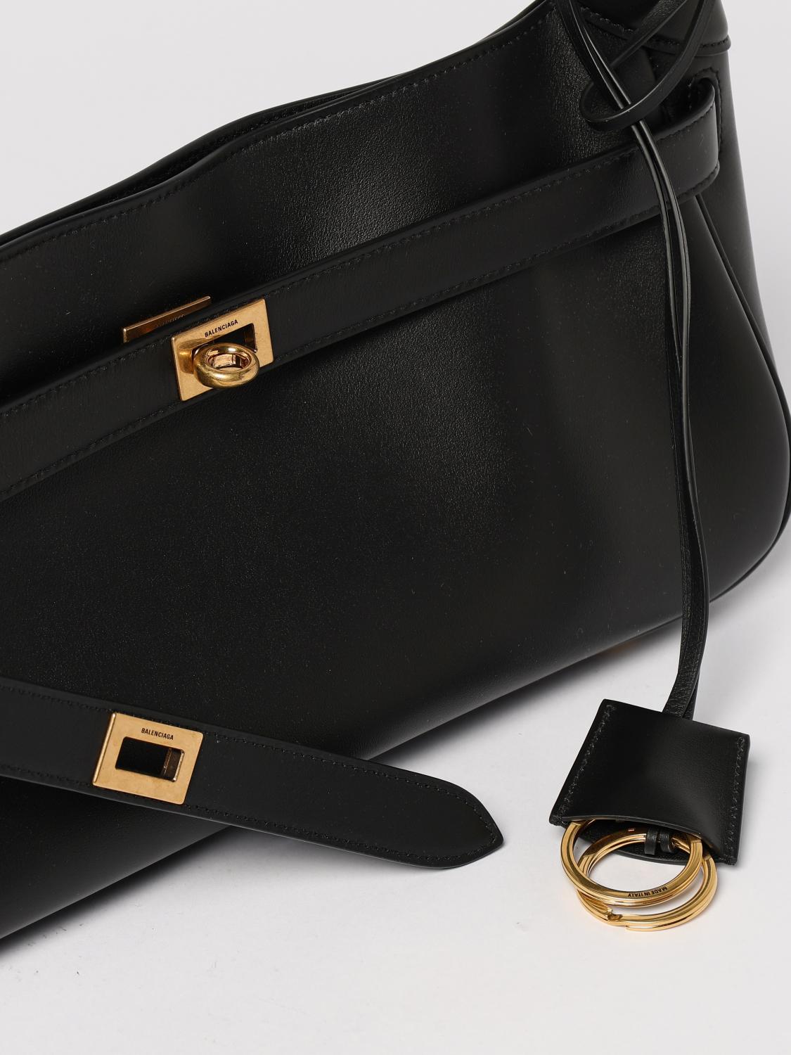 woman's shoulder bag