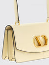 woman's shoulder bag