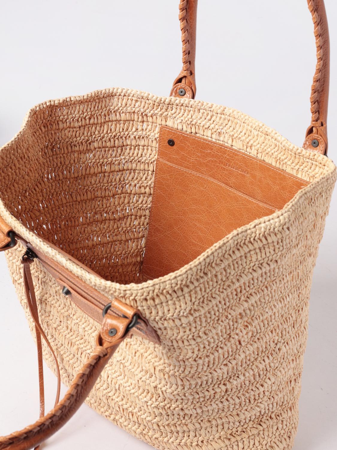 woman's shoulder bag