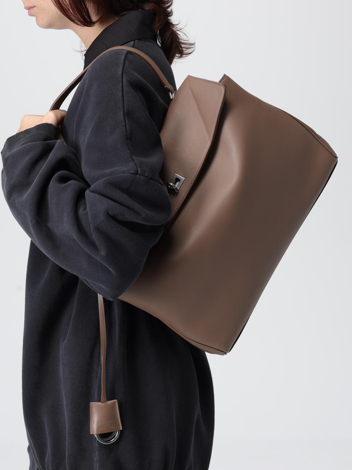woman's shoulder bag
