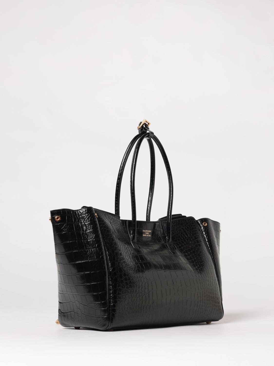 woman's shoulder bag