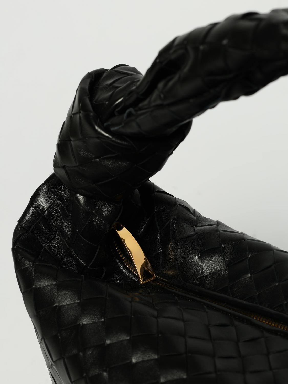 woman's shoulder bag