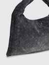 woman's shoulder bag