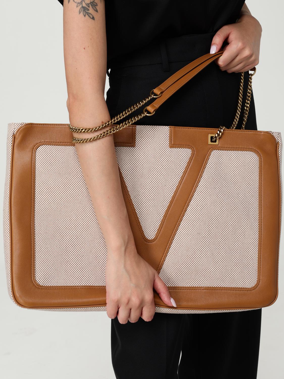 woman's tote bag