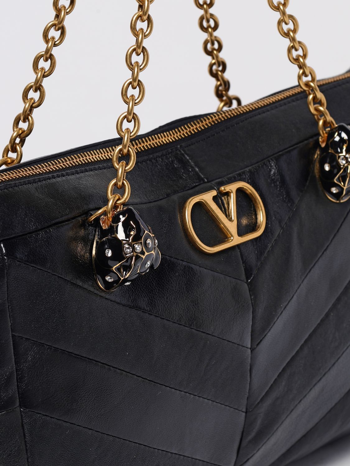 woman's shoulder bag
