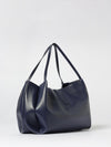 woman's tote bag