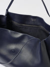 woman's tote bag