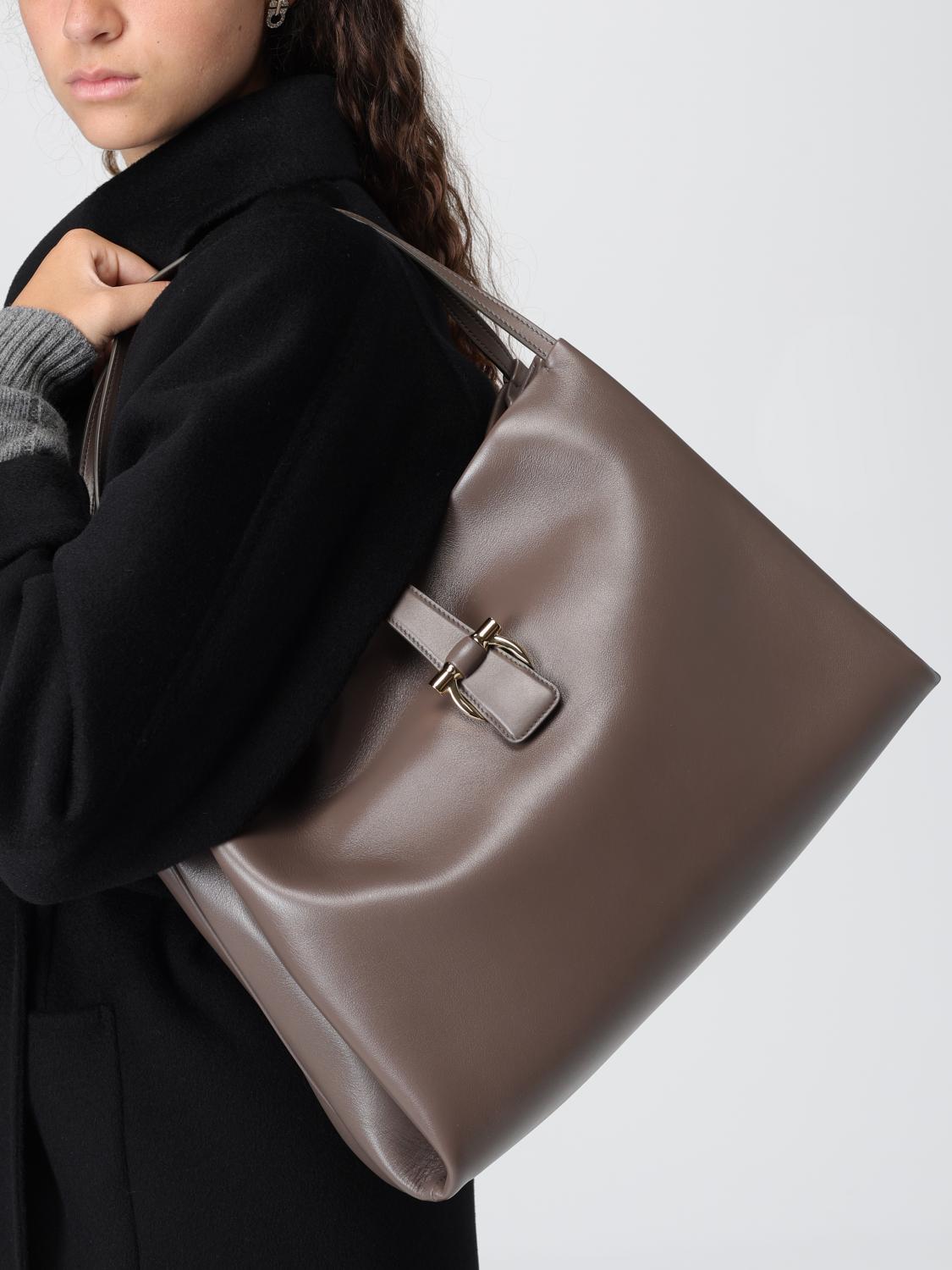 woman's shoulder bag