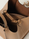 woman's shoulder bag