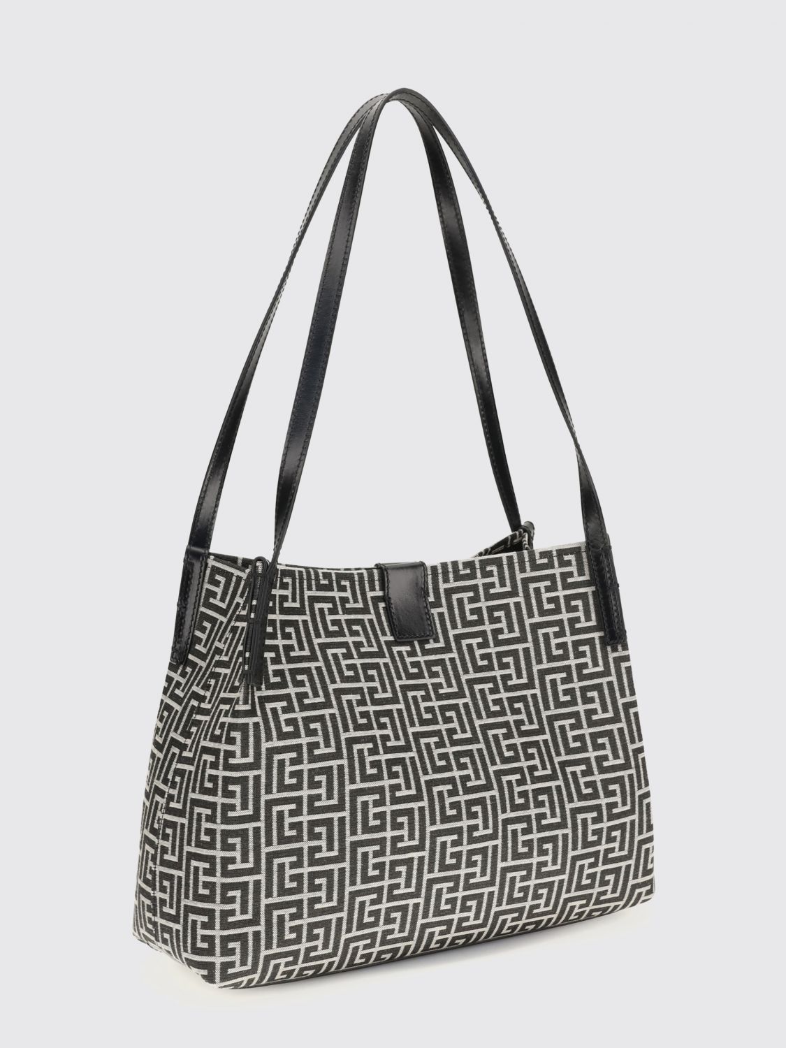 woman's shoulder bag