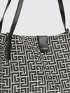 woman's shoulder bag