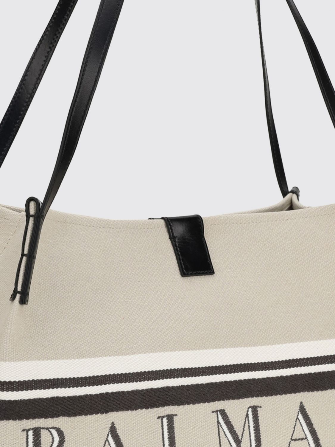 woman's shoulder bag