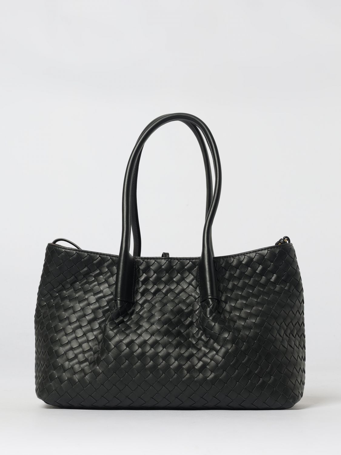 woman's shoulder bag