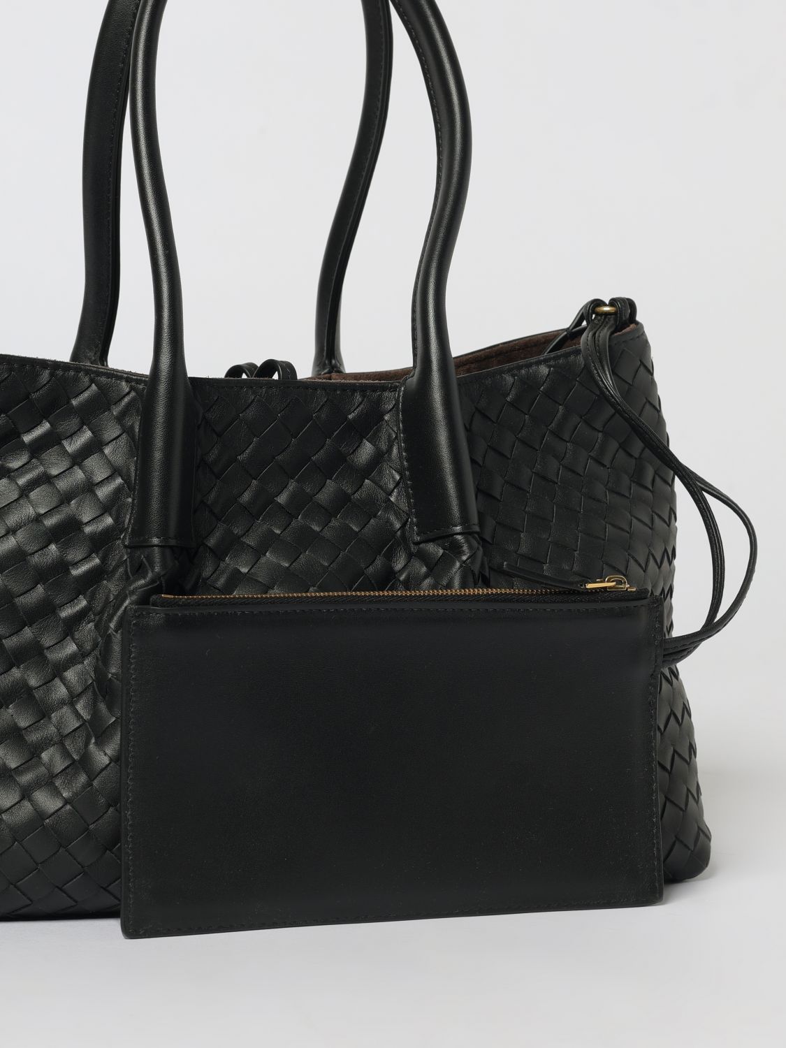 woman's shoulder bag