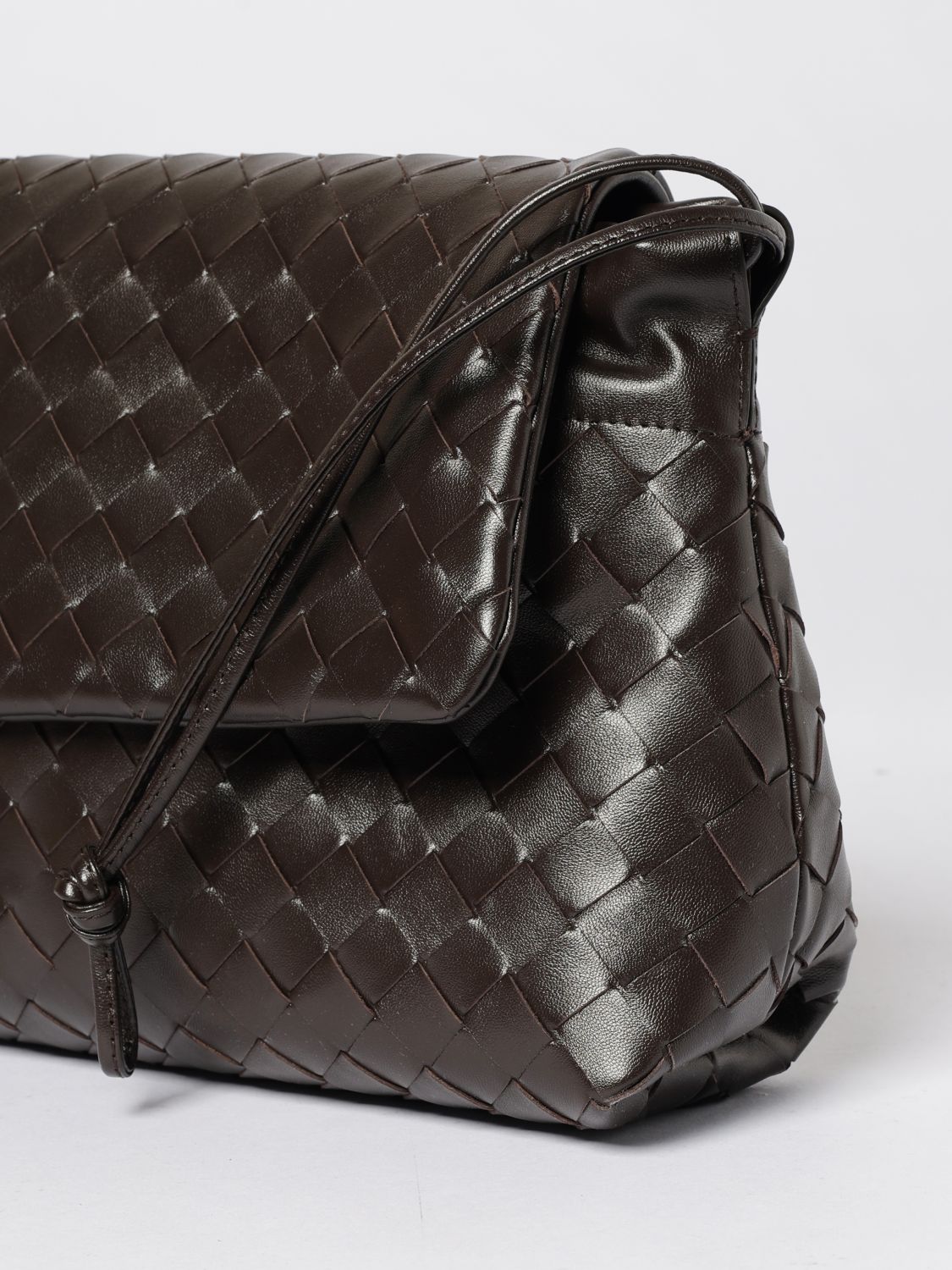 woman's shoulder bag