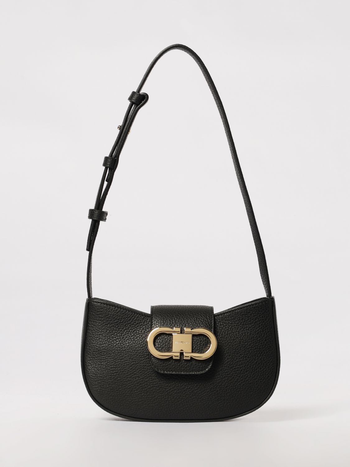 woman's shoulder bag