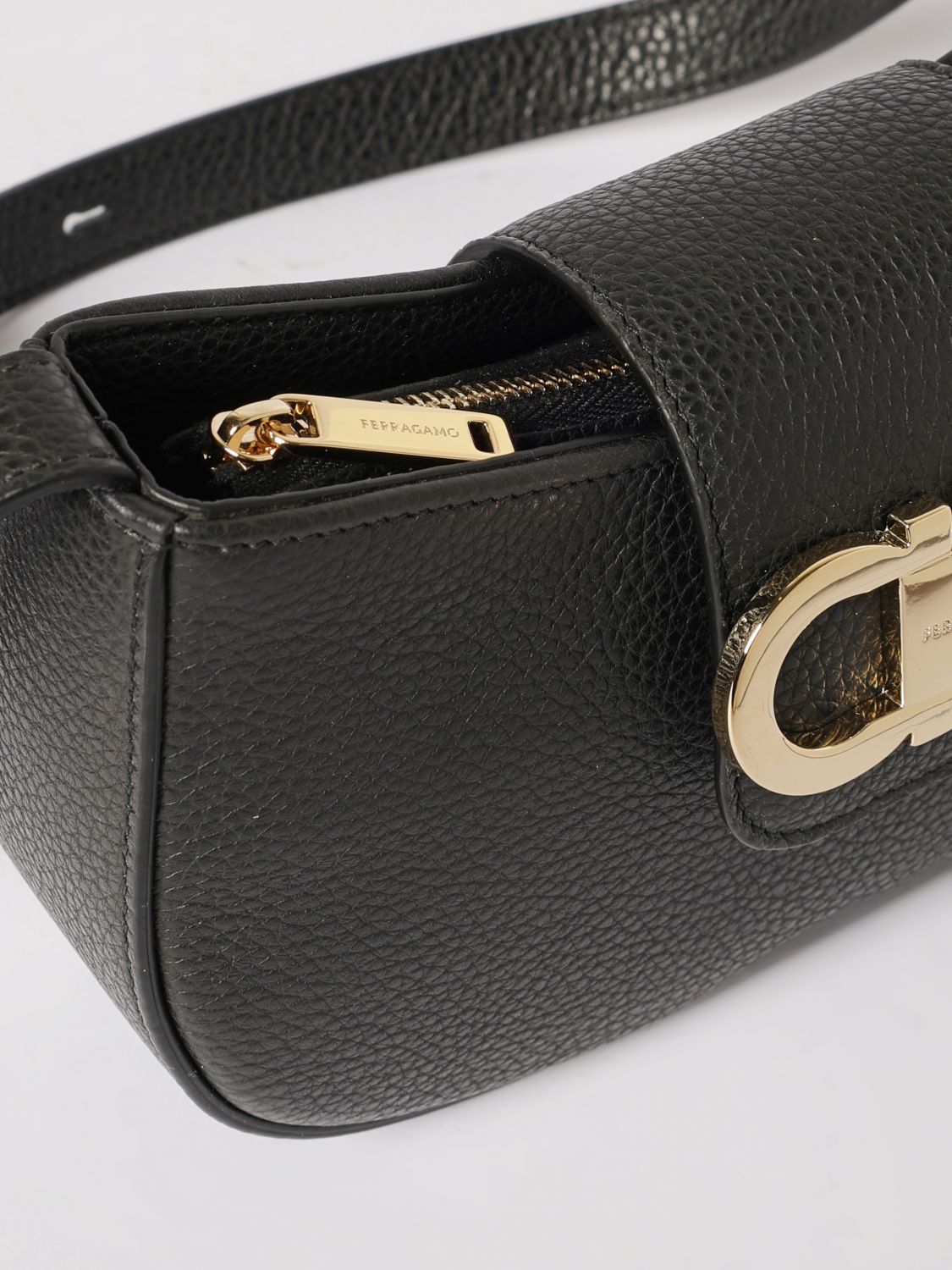 woman's shoulder bag