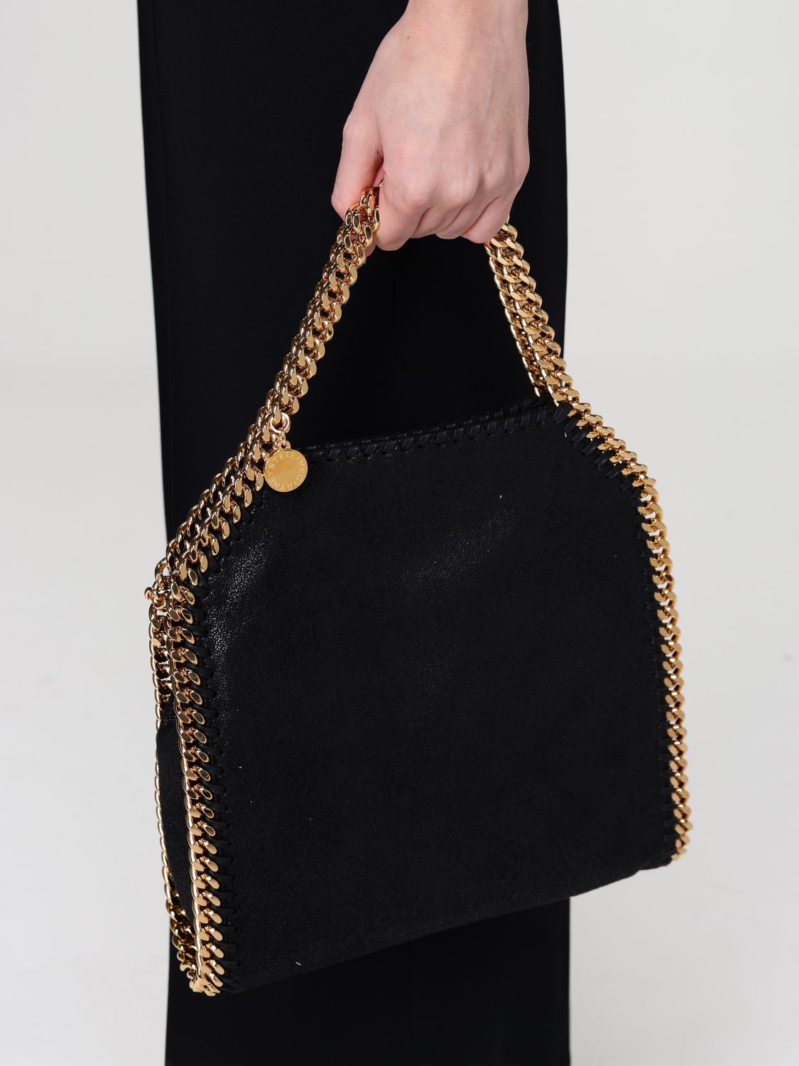 woman's shoulder bag