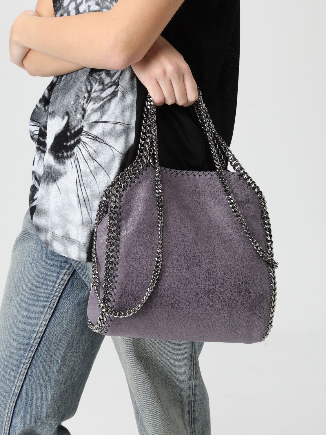 woman's shoulder bag