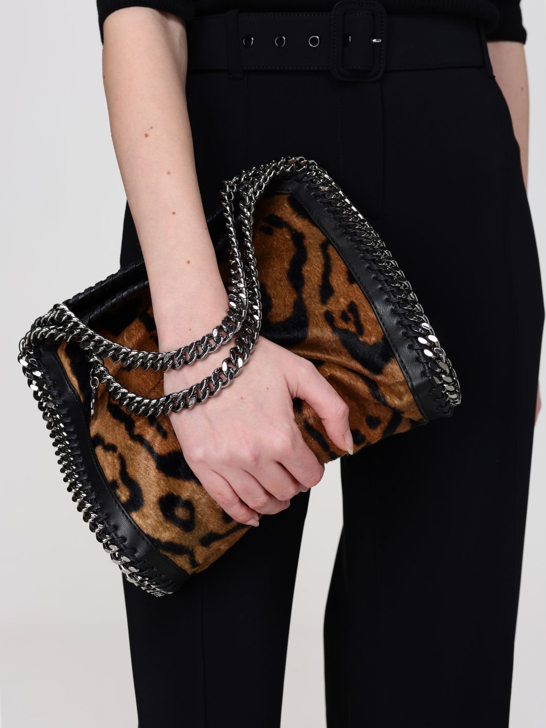woman's shoulder bag