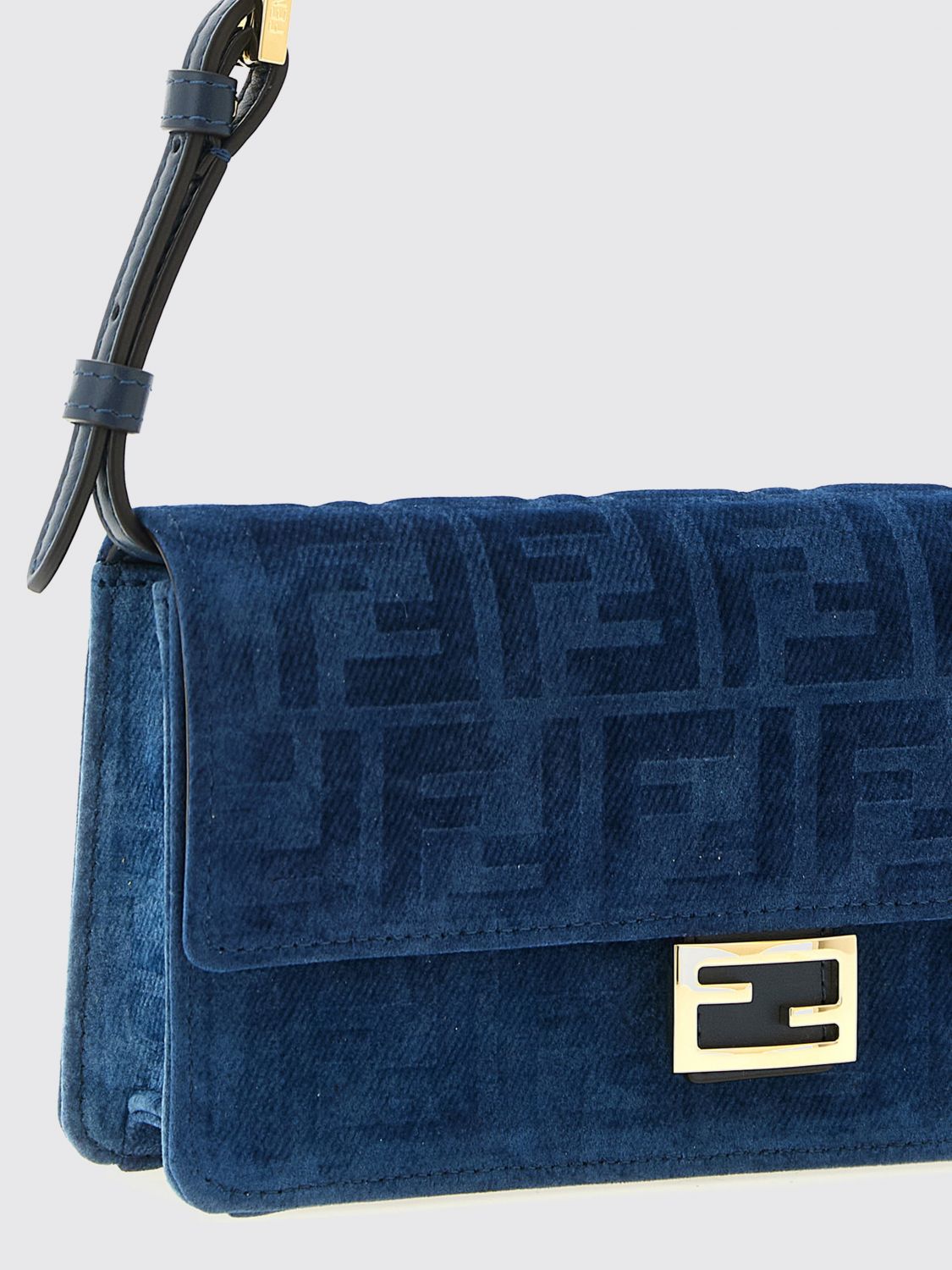 woman's shoulder bag