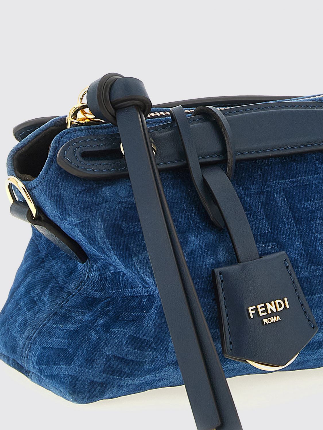 woman's shoulder bag