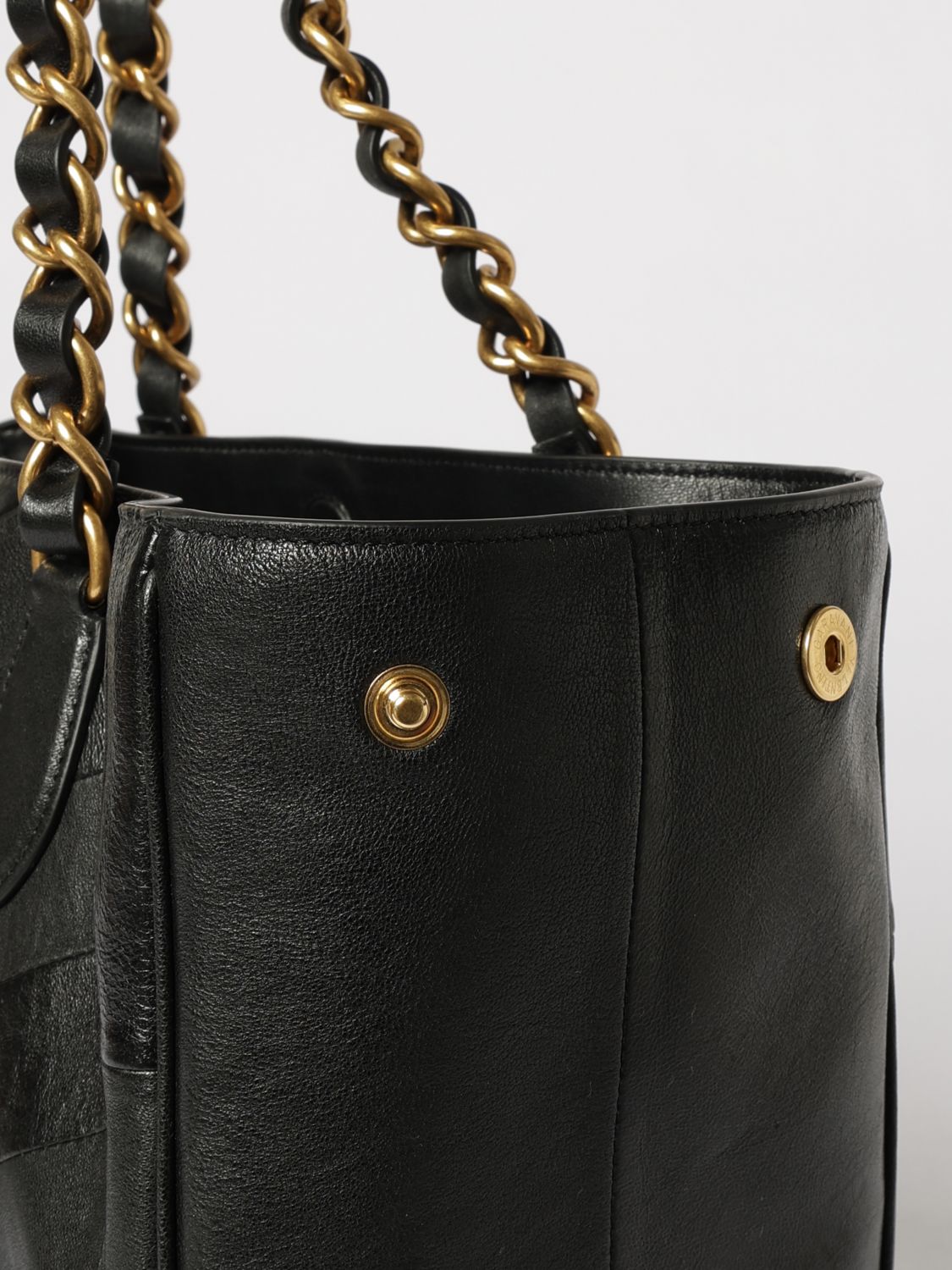 woman's shoulder bag