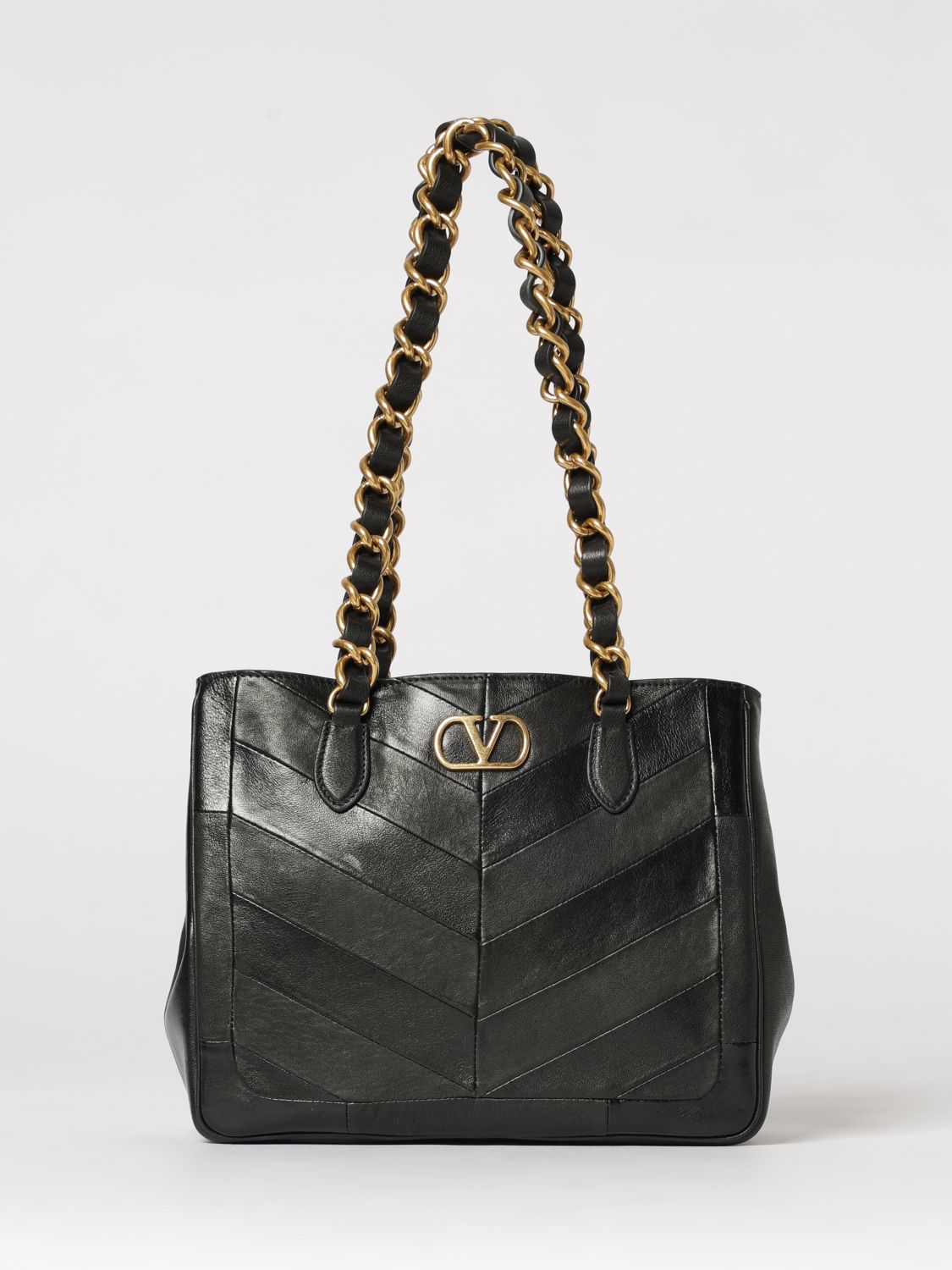 woman's shoulder bag